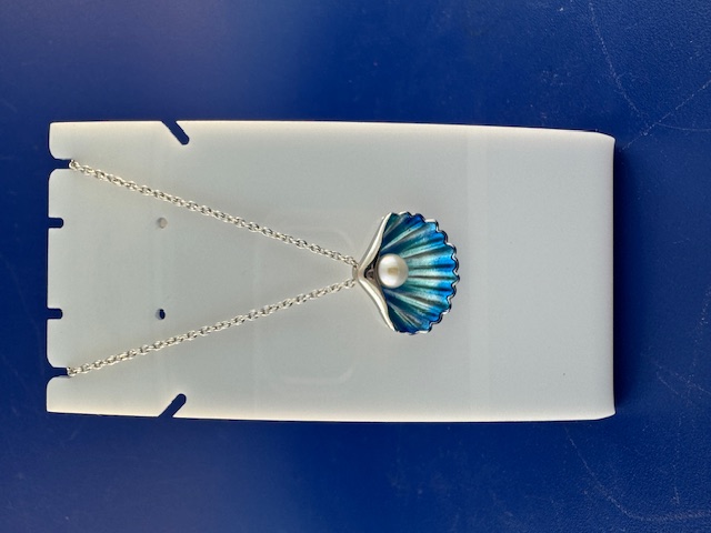 Blue shell with pearl pendant in sterling silver with pearl