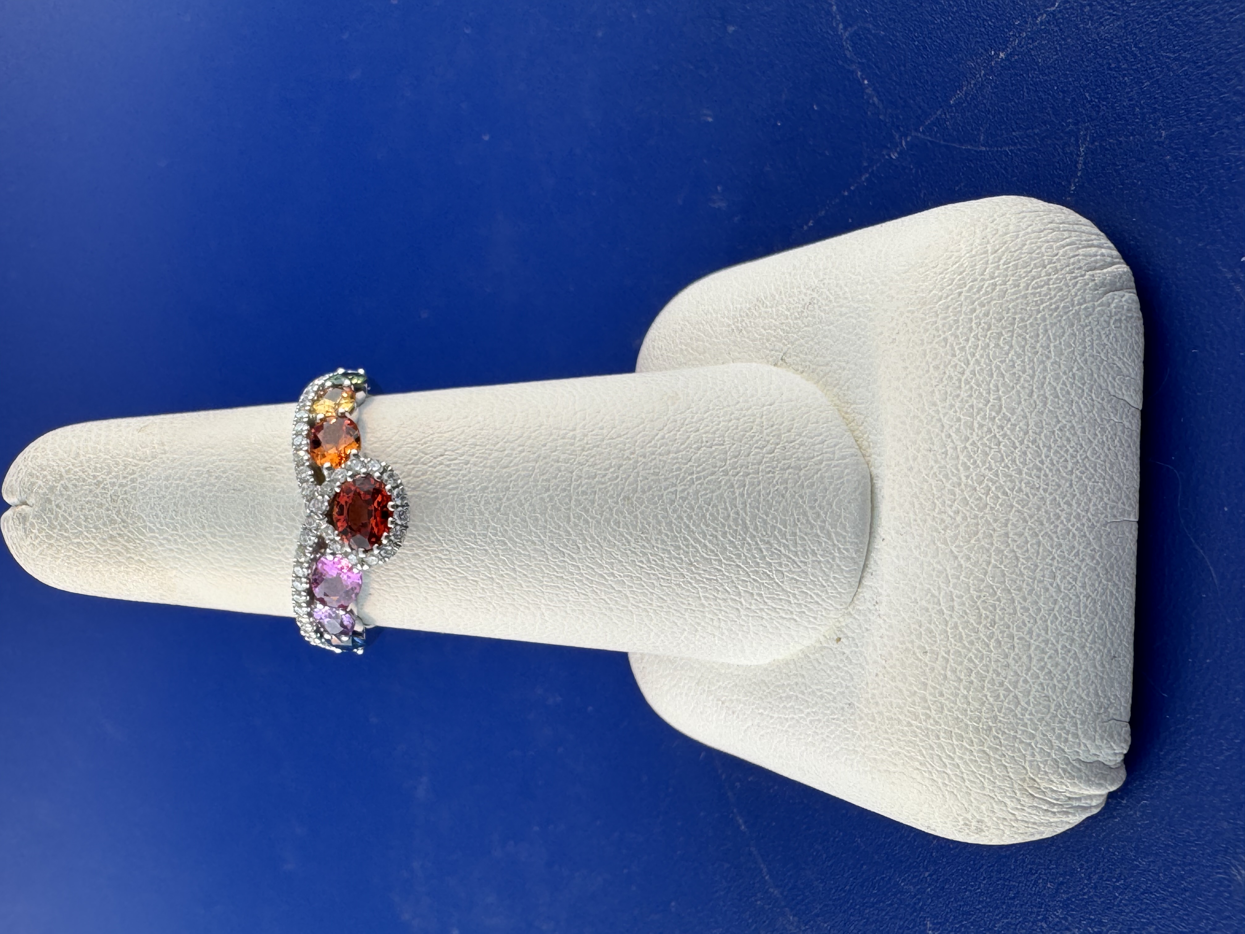 18 kt multi sapphire ring
