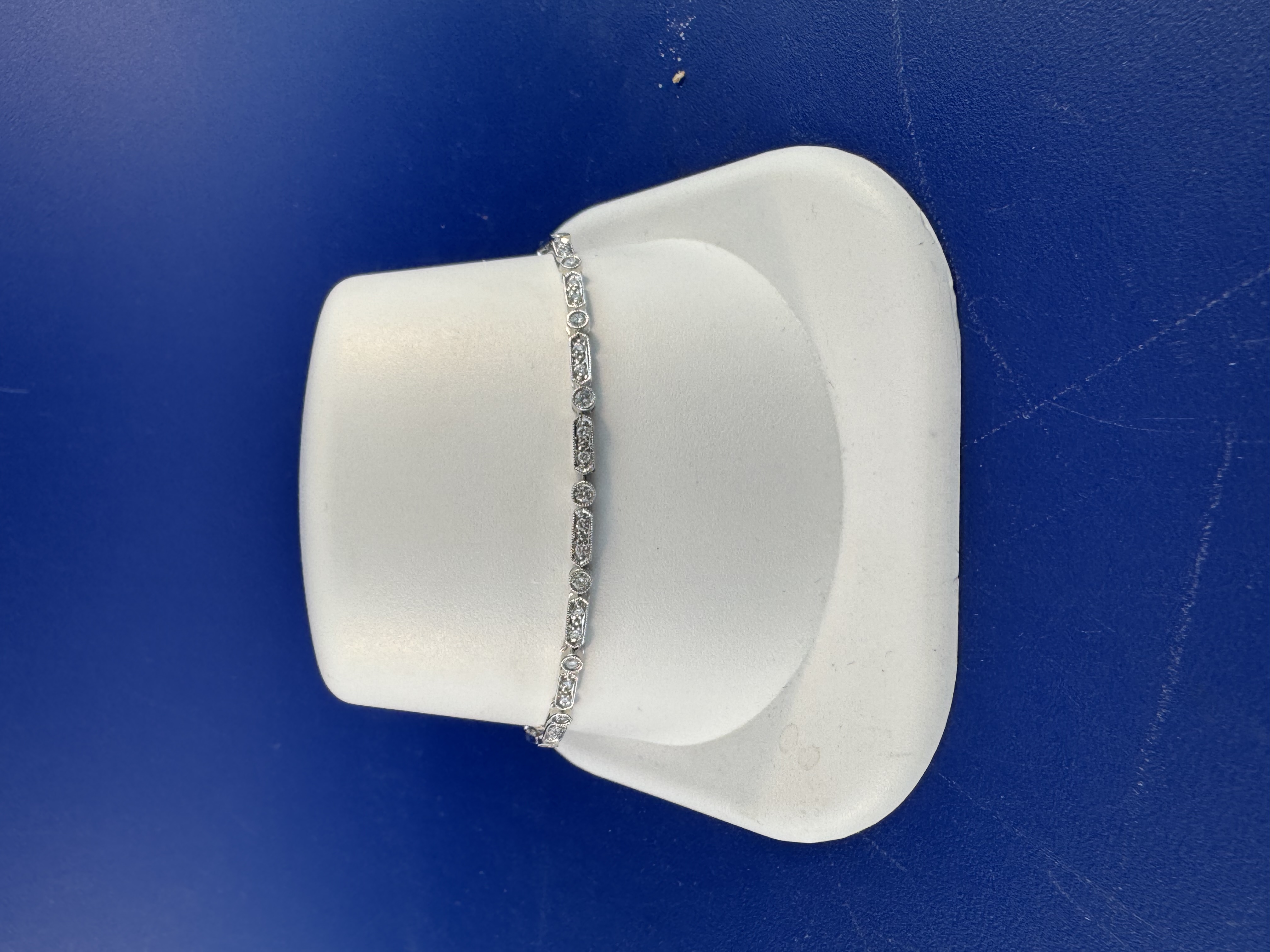 18 kt. White gold natural diamond bracelet