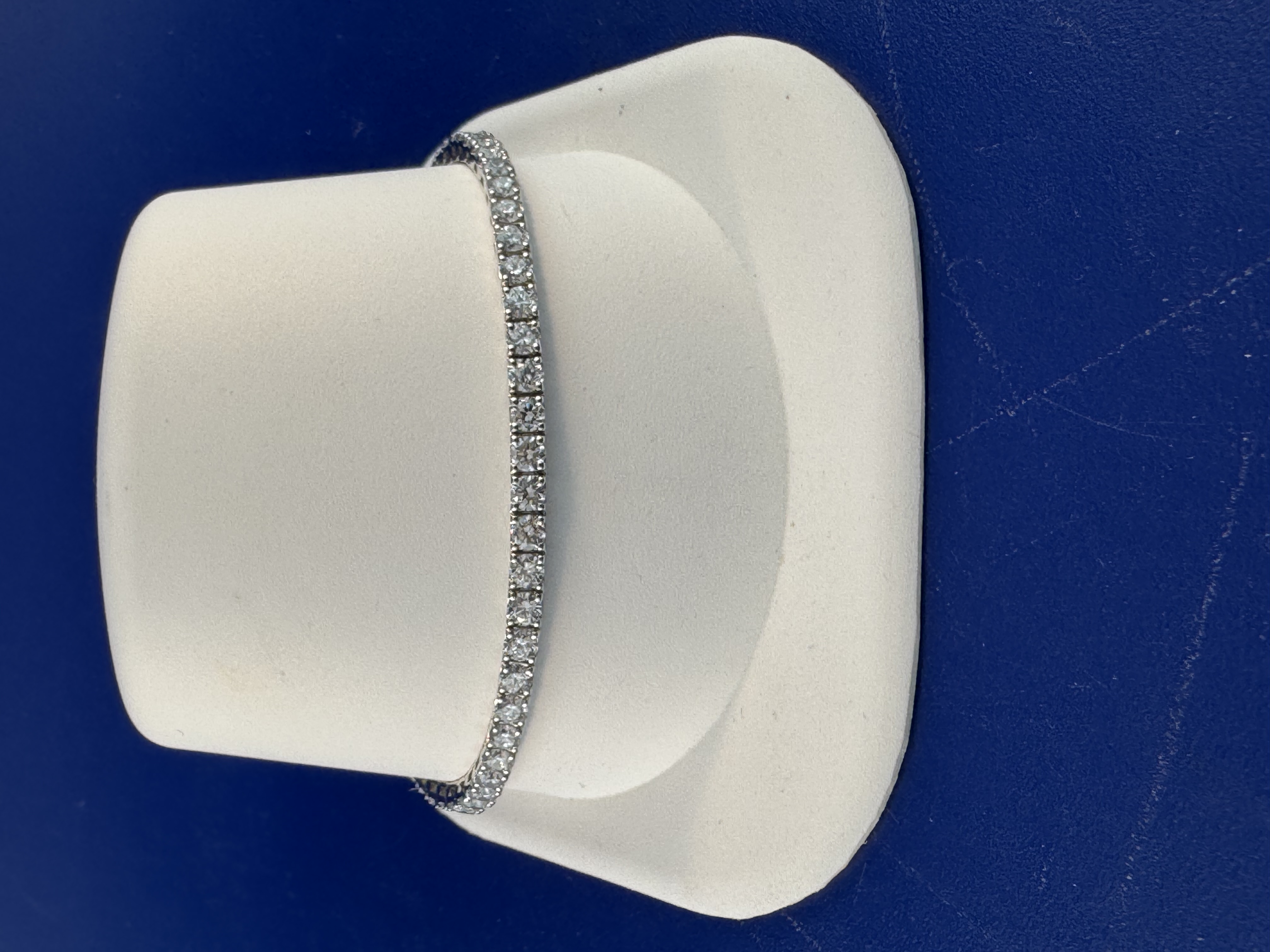 14 kt lab grown diamond bracelet