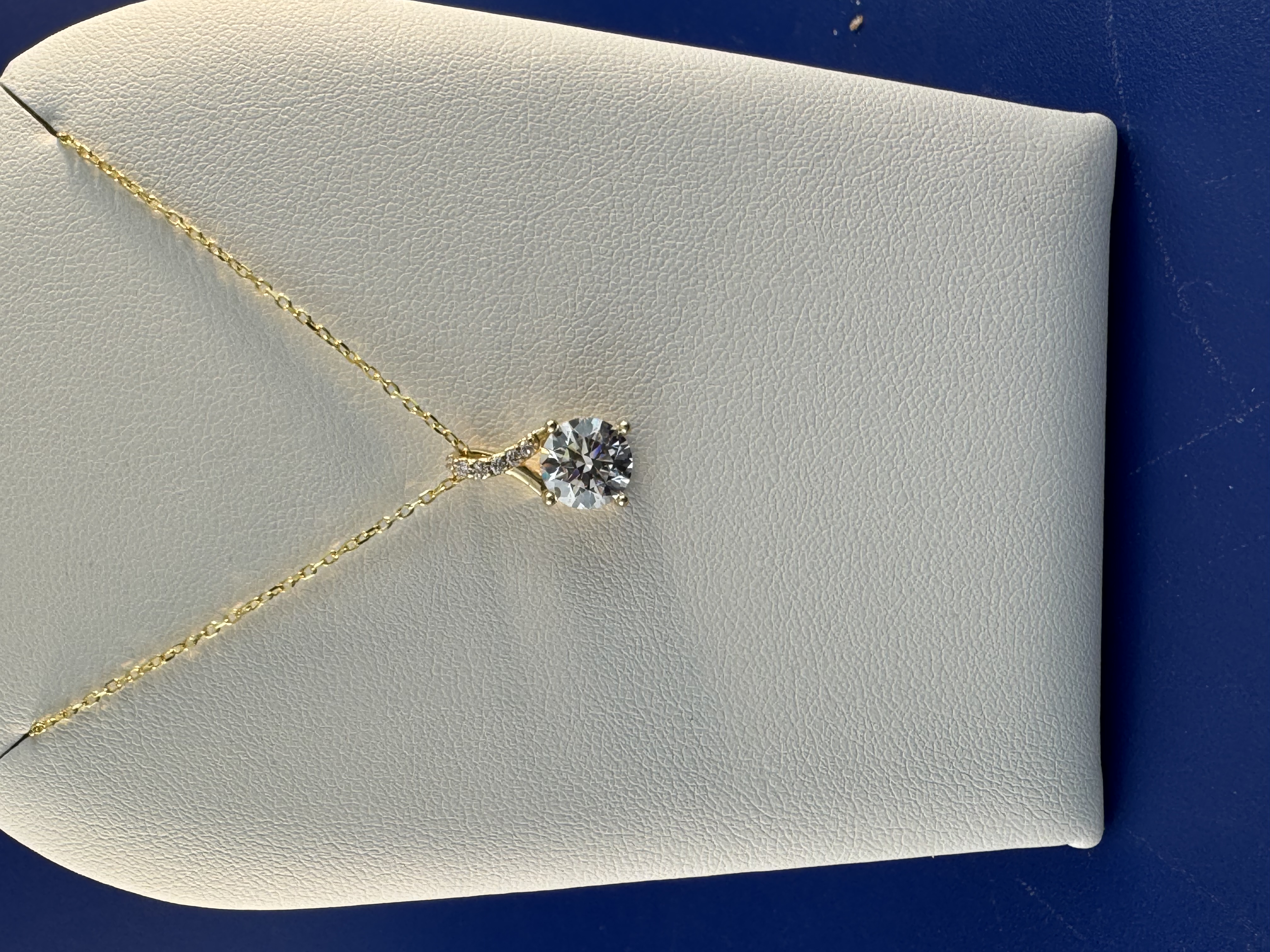 14 kt yellow gold diamond pendant lab grown