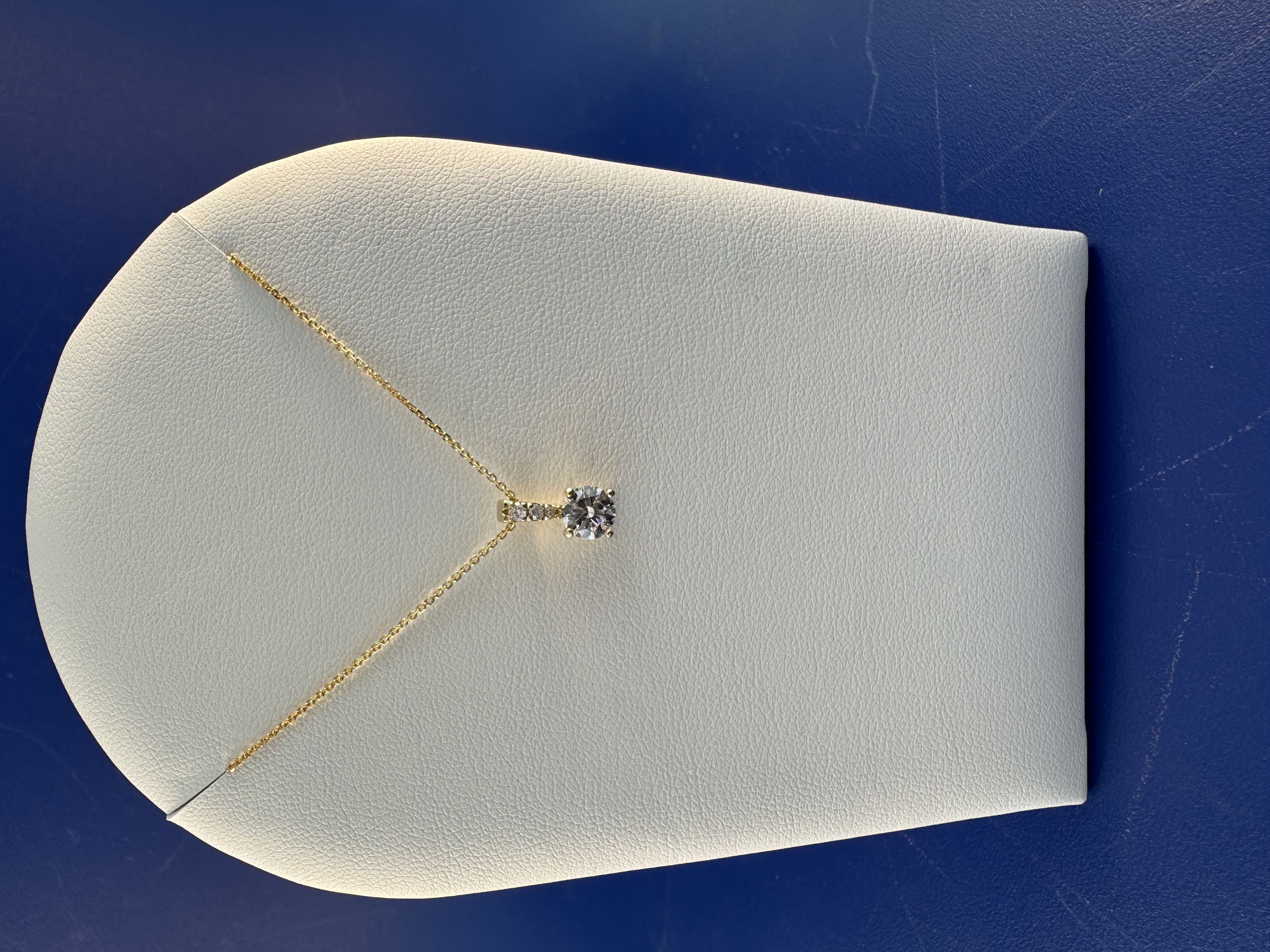 14 kt yellow gold lab grown diamond pendant