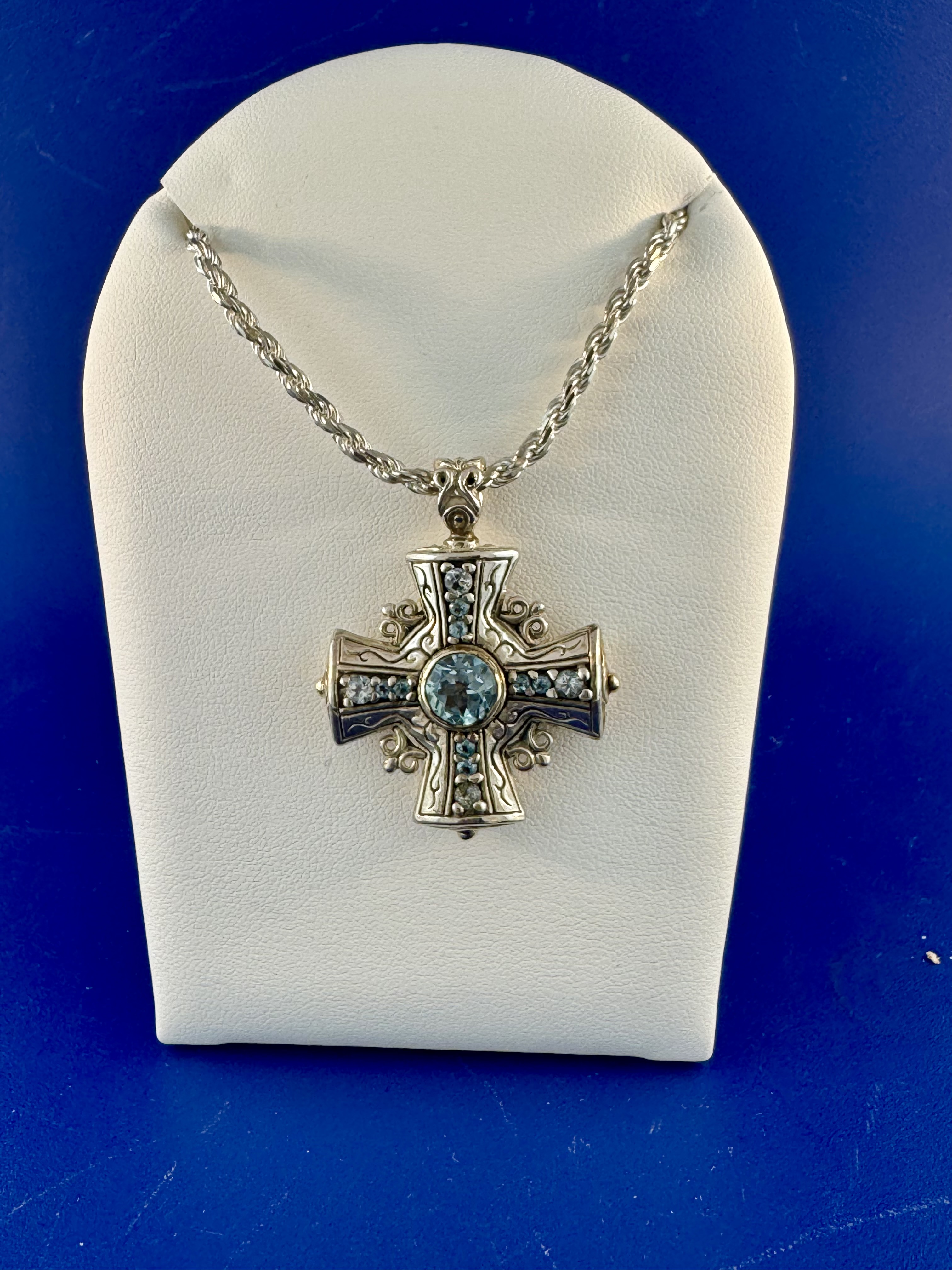 Sterling silver and 18 kt blue topaz pendant