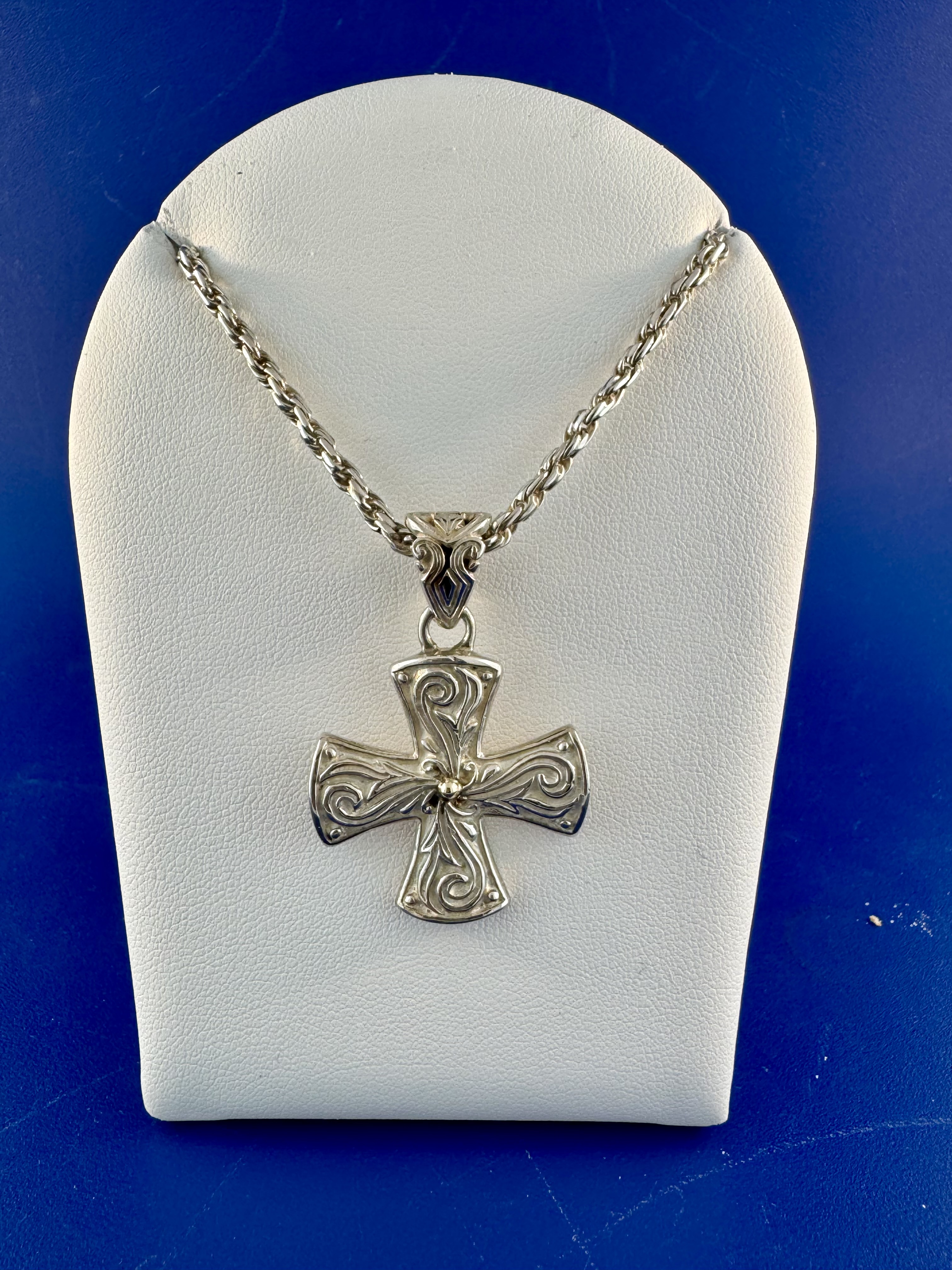 Sterling silver and 18 kt cross pendant