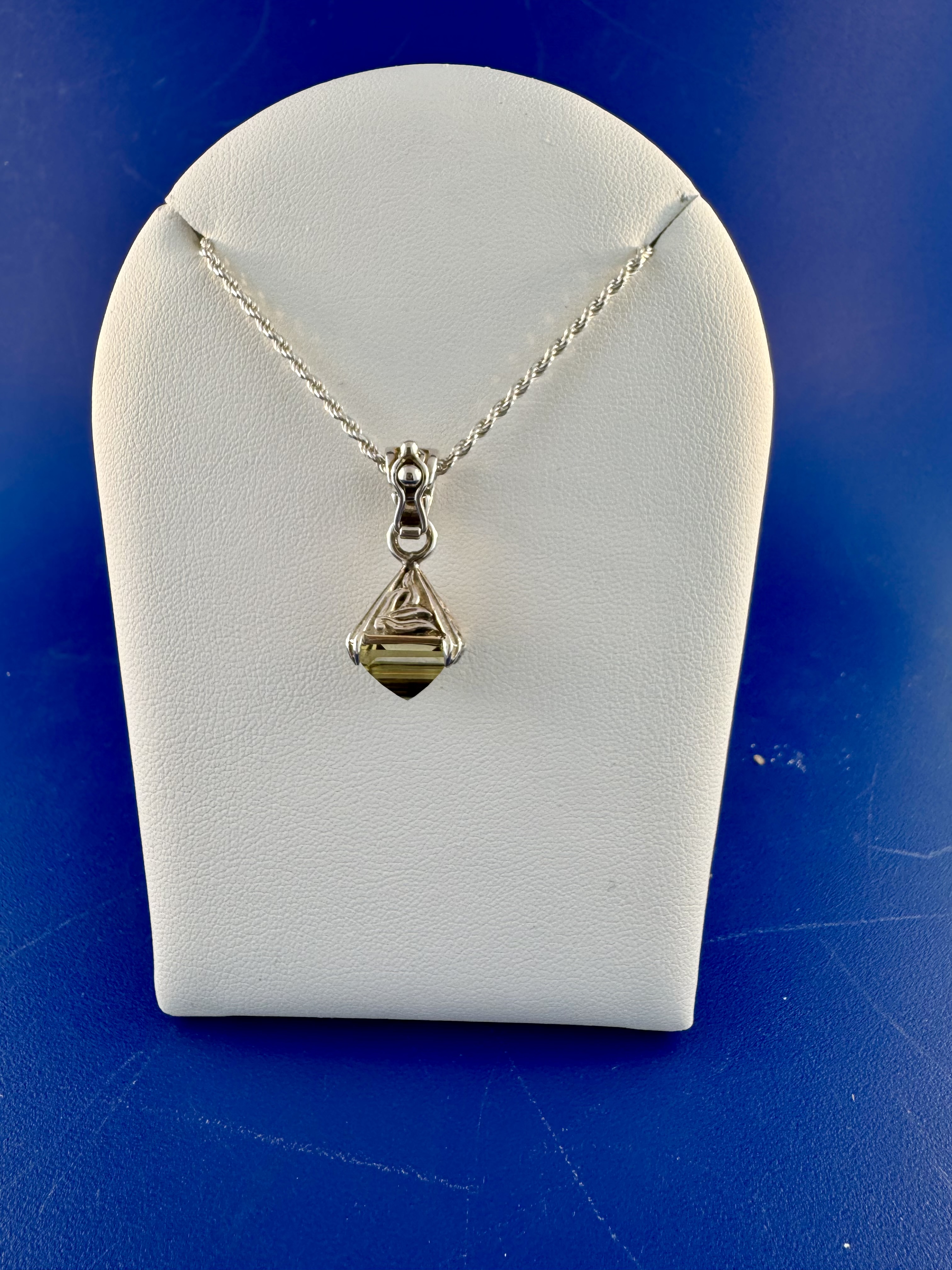 Sterling silver and 18 kt pyramid pendant green quartz