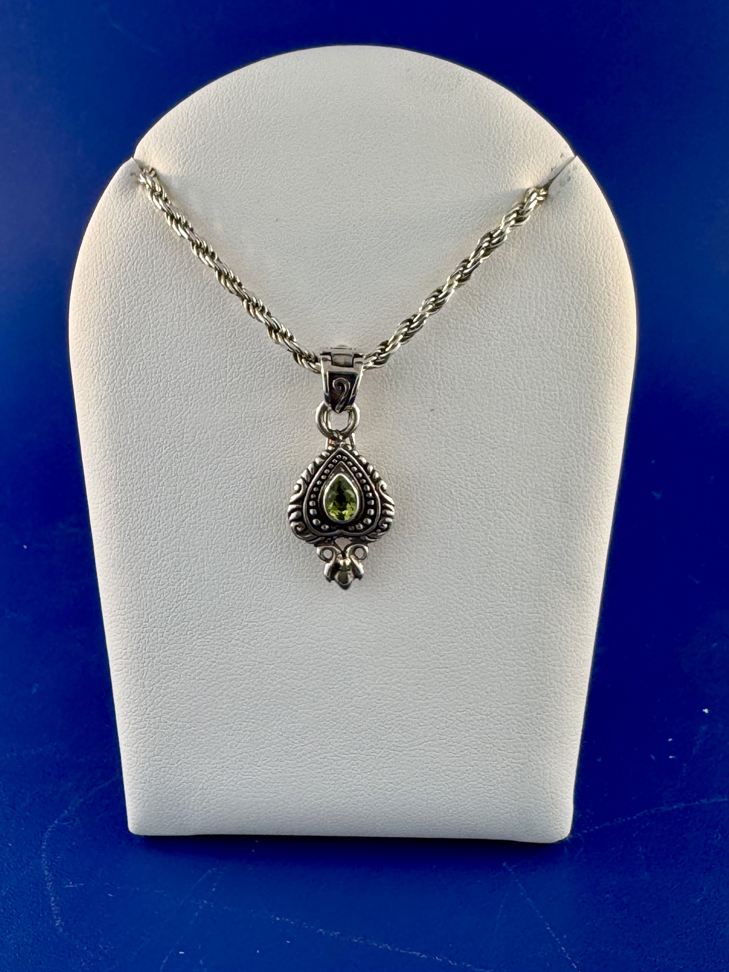 Sterling silver and 18 kt green quartz pendant450.00