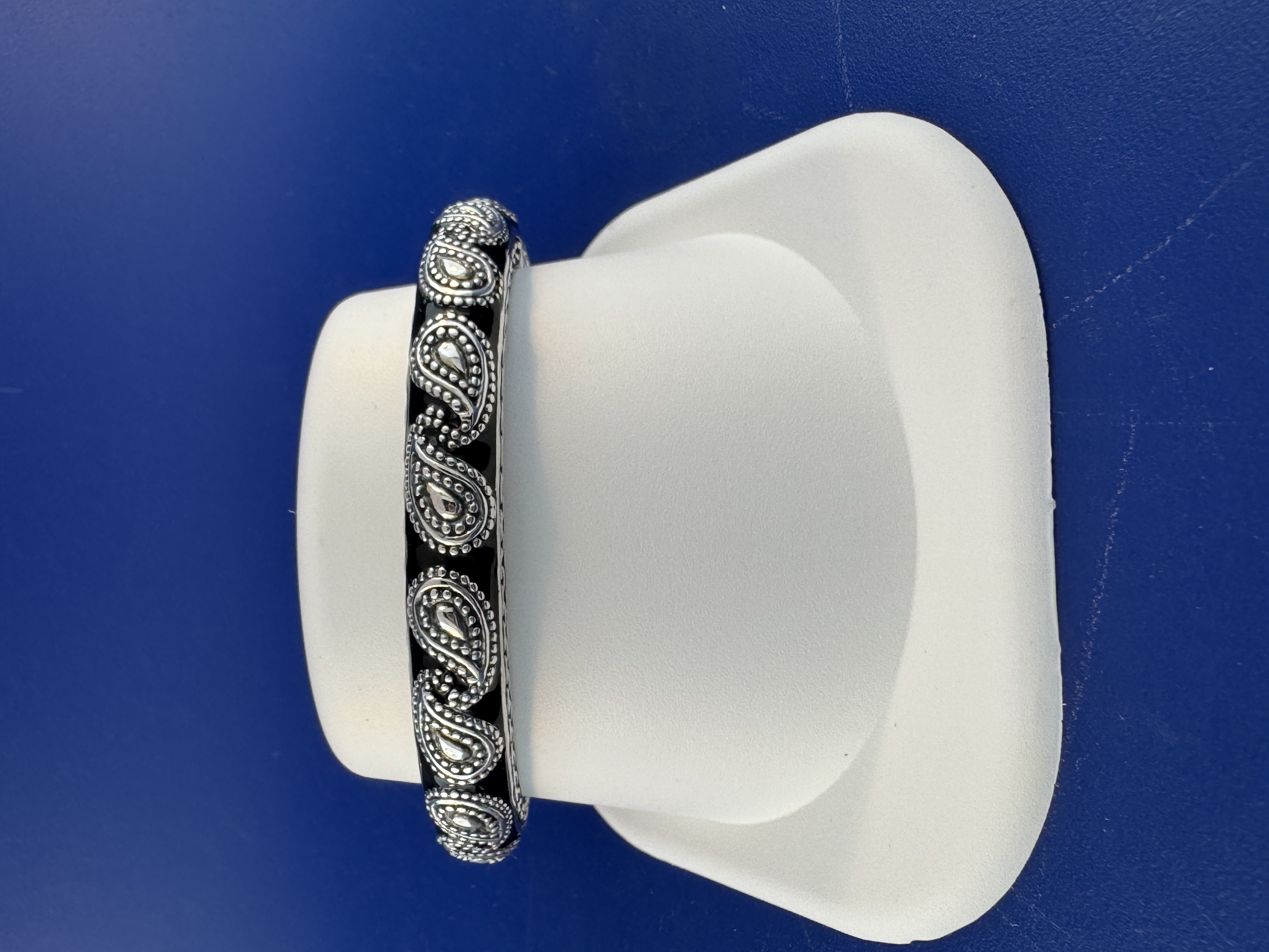 Sterling silver and 18 kt black onyx bangle