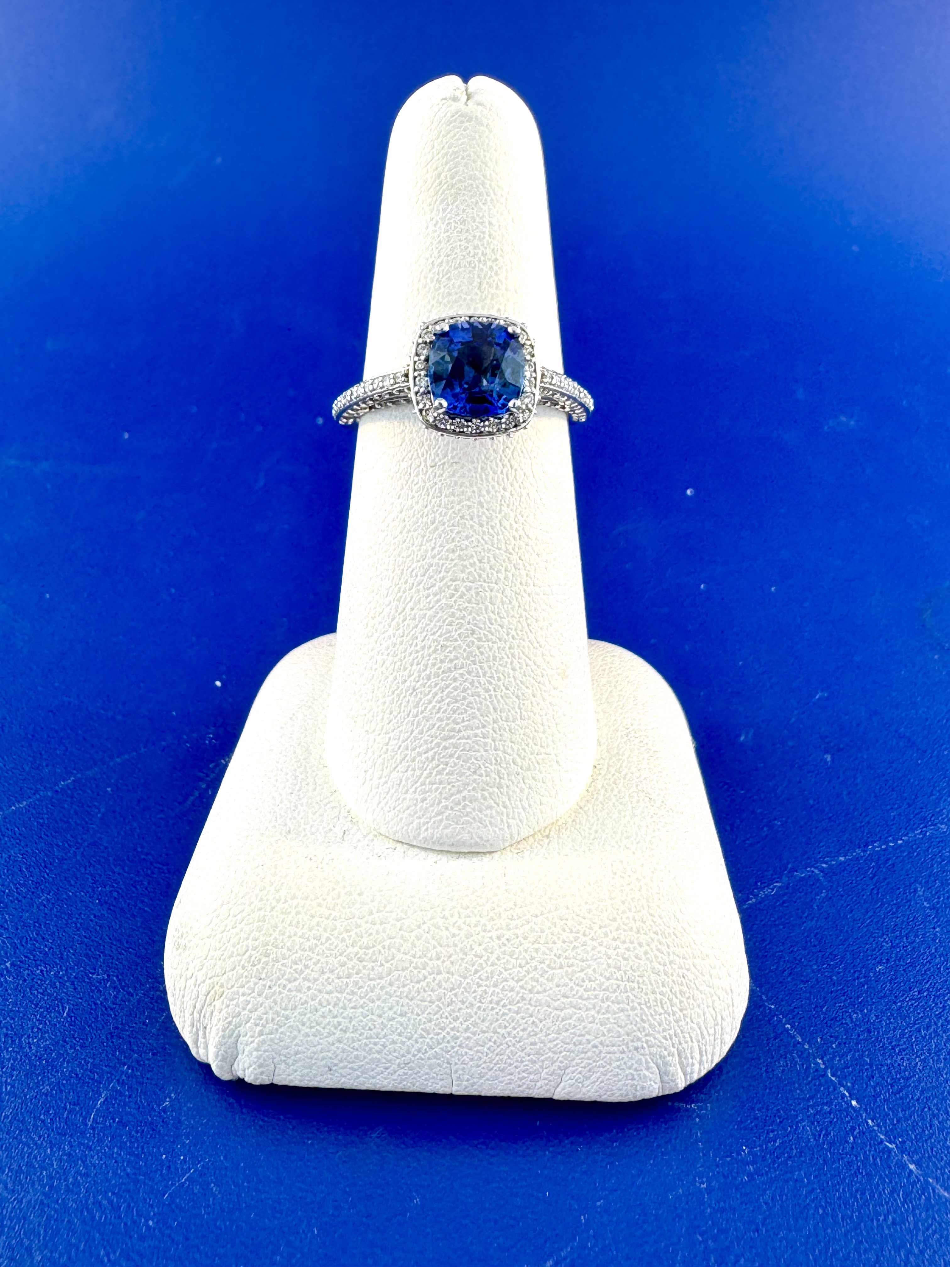 14 kt natural diamond and sapphire ring