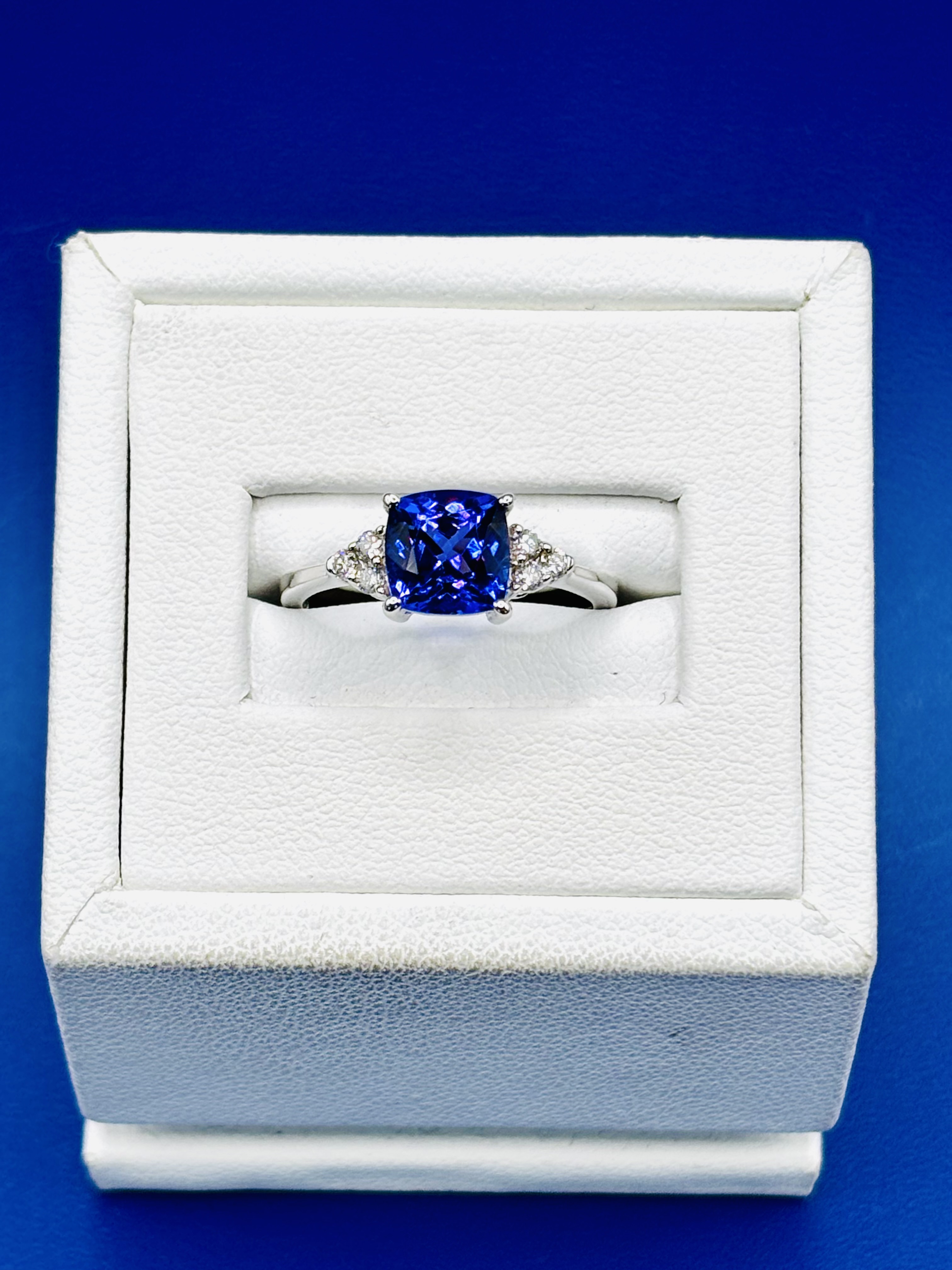 Tanzanite & Diamond Ring